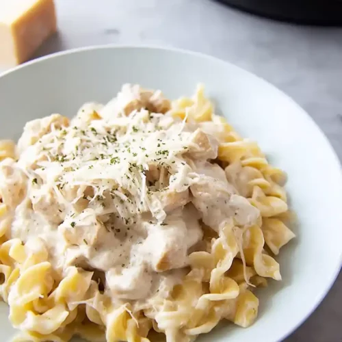 Slow Cooker Creamy Chicken Alfredo