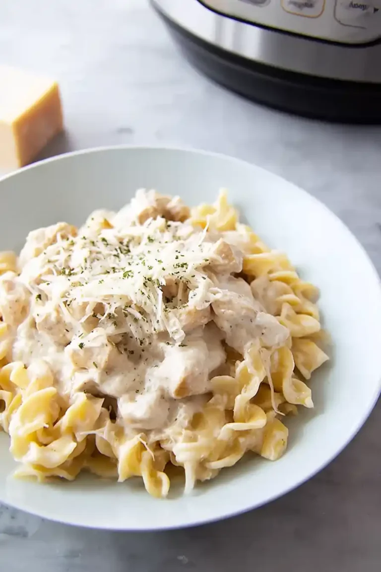Slow Cooker Creamy Chicken Alfredo