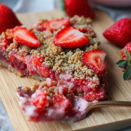 Keto Strawberry Rhubarb Crumble
