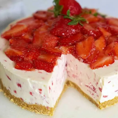 Strawberry Cheesecake {Easy No Bake Recipe}