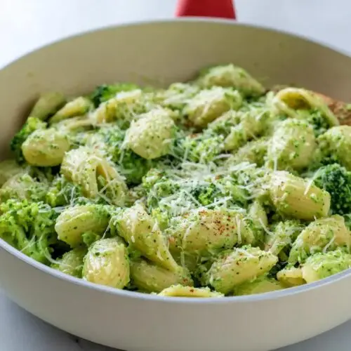 Light and Healthy Broccoli Pasta