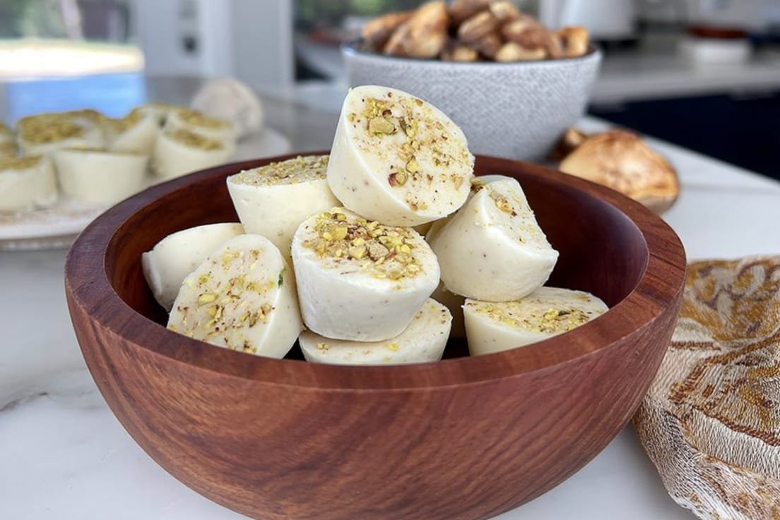 Pistachio frozen yogurt bites